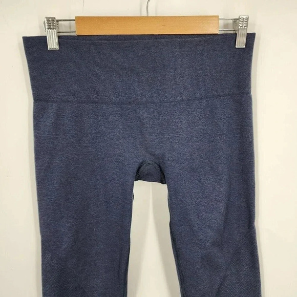 Lululemon Seamlessly‎ Street Crop Legging in Cadet Blue Women's Size 8 - Picture 3 of 11